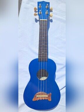 Makala Dolphin Soprano Ukulele  Metallic Blue MK-SD Musical Instrument